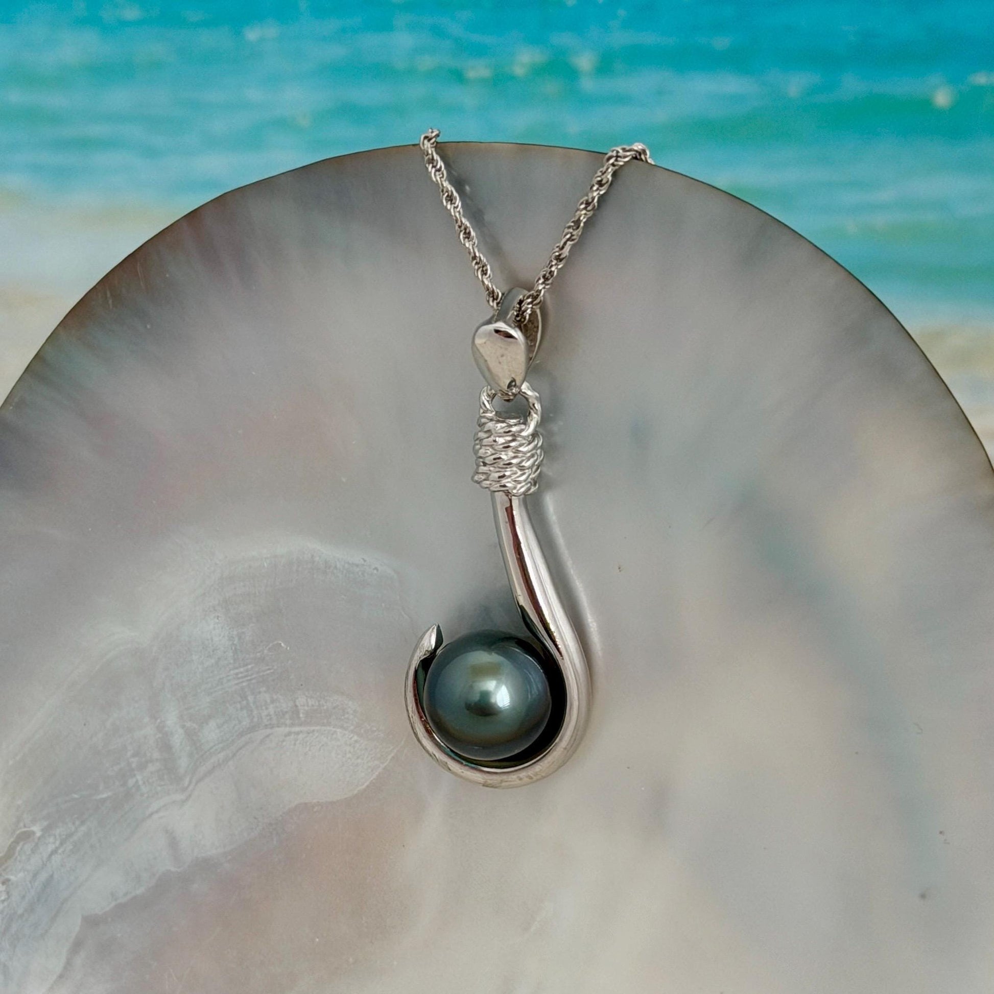 Fishhook Tahitian pearl necklace • Sterling silver pendant • Dark Blue color • Unisex
