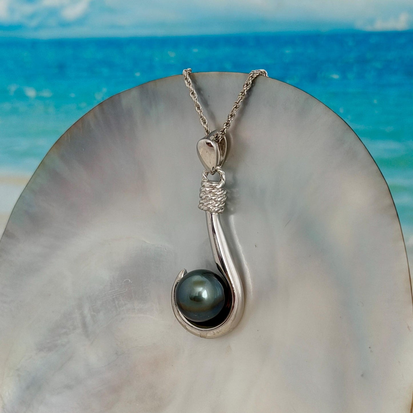 Fishhook Tahitian pearl necklace • Sterling silver pendant • Dark Blue color • Unisex