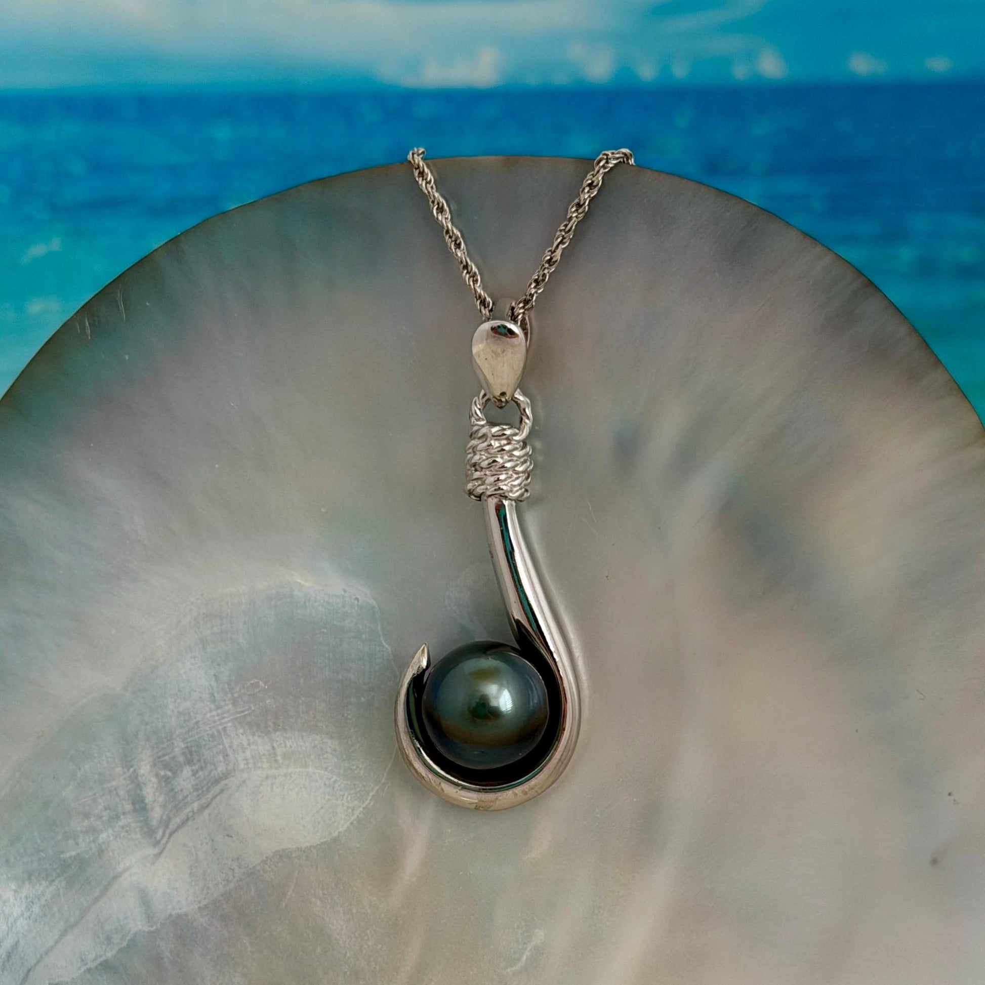 Fishhook Tahitian pearl necklace • Sterling silver pendant • Dark Blue color • Unisex