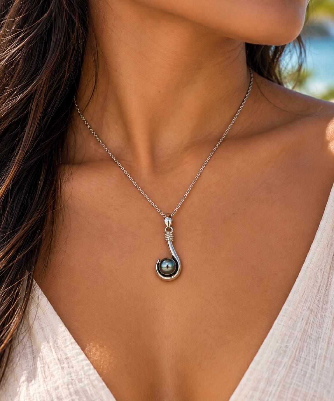 Fishhook Tahitian pearl necklace • Sterling silver pendant • Dark Blue color • Unisex