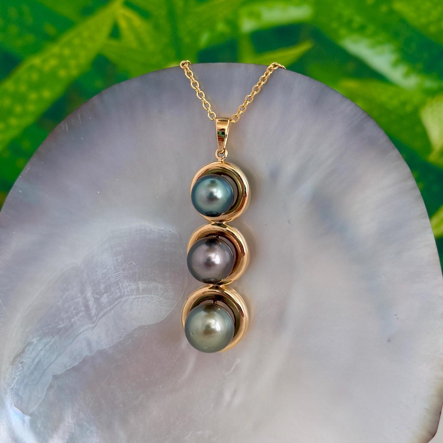 Rare Tahitian Pearl Necklace • Triple pearl jewelry in Gold plated • Peacock, Golden and Aubergine.