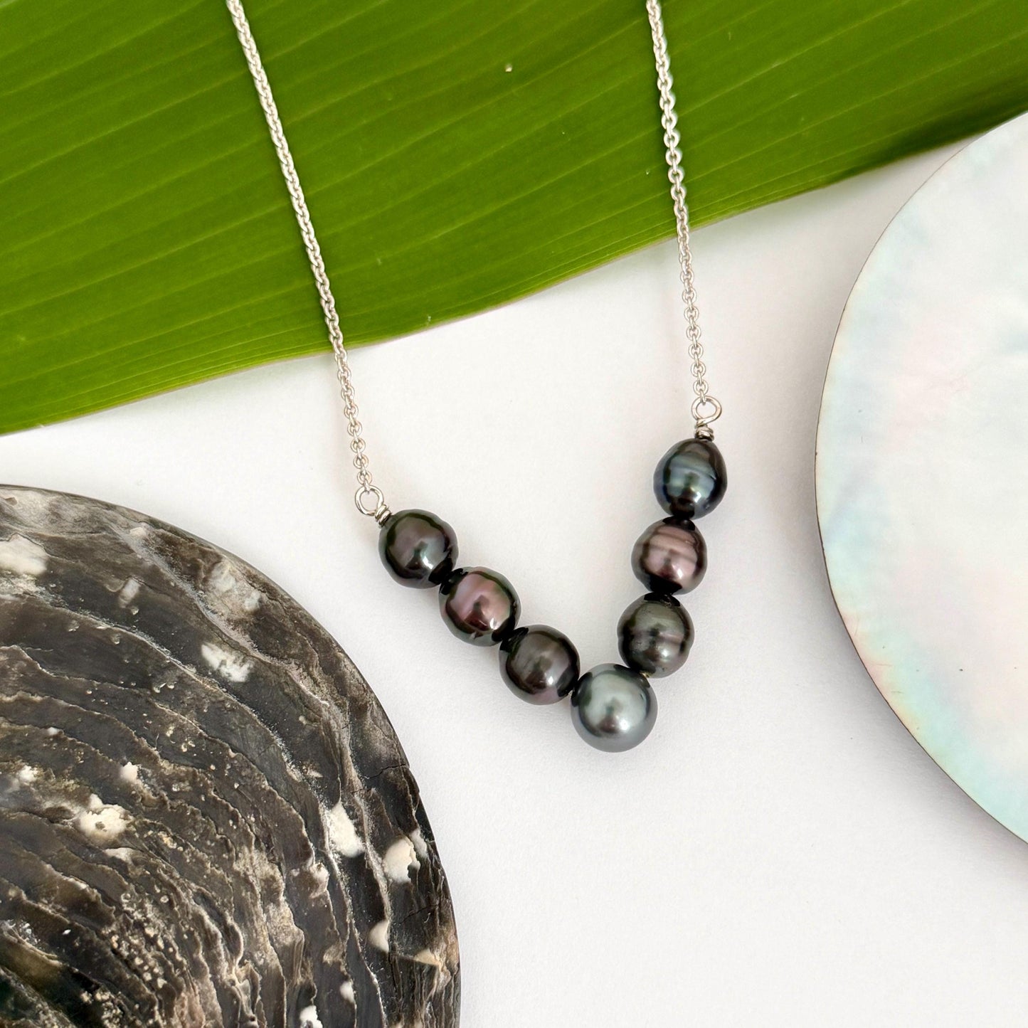 Tahitian Pearl V necklace : Sterling silver jewelry