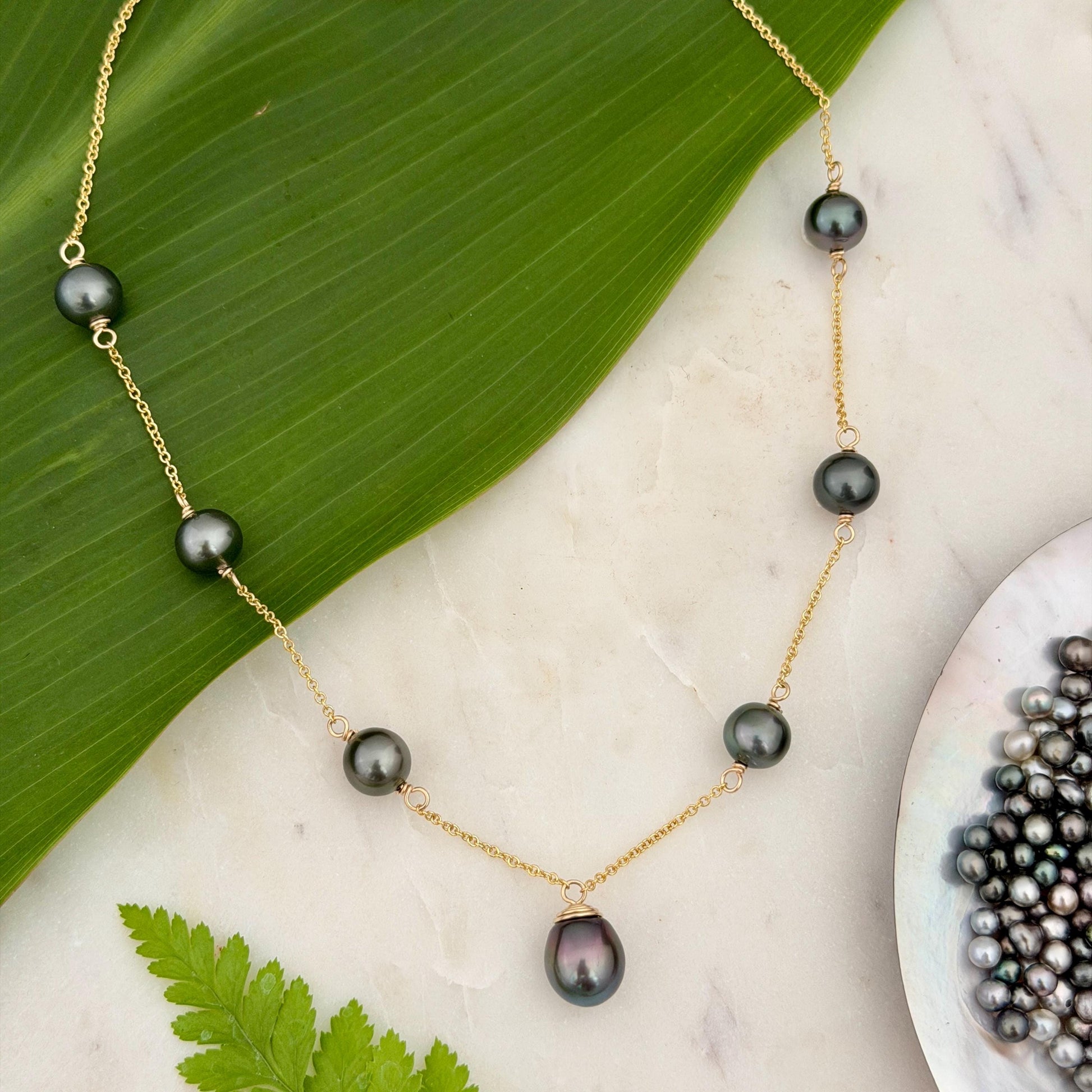 Tahitian pearl necklace • Linked pearls with drop pendant