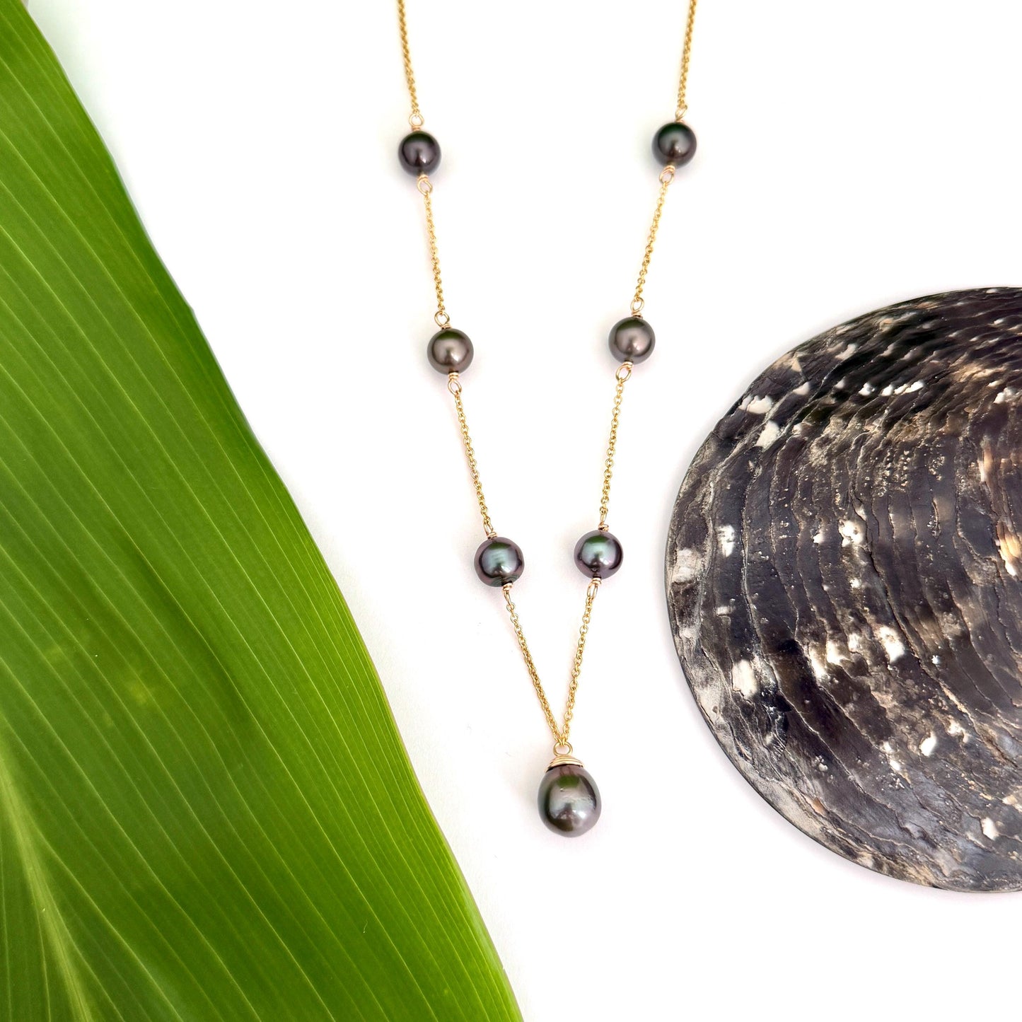 Tahitian pearl necklace • Linked pearls with drop pendant