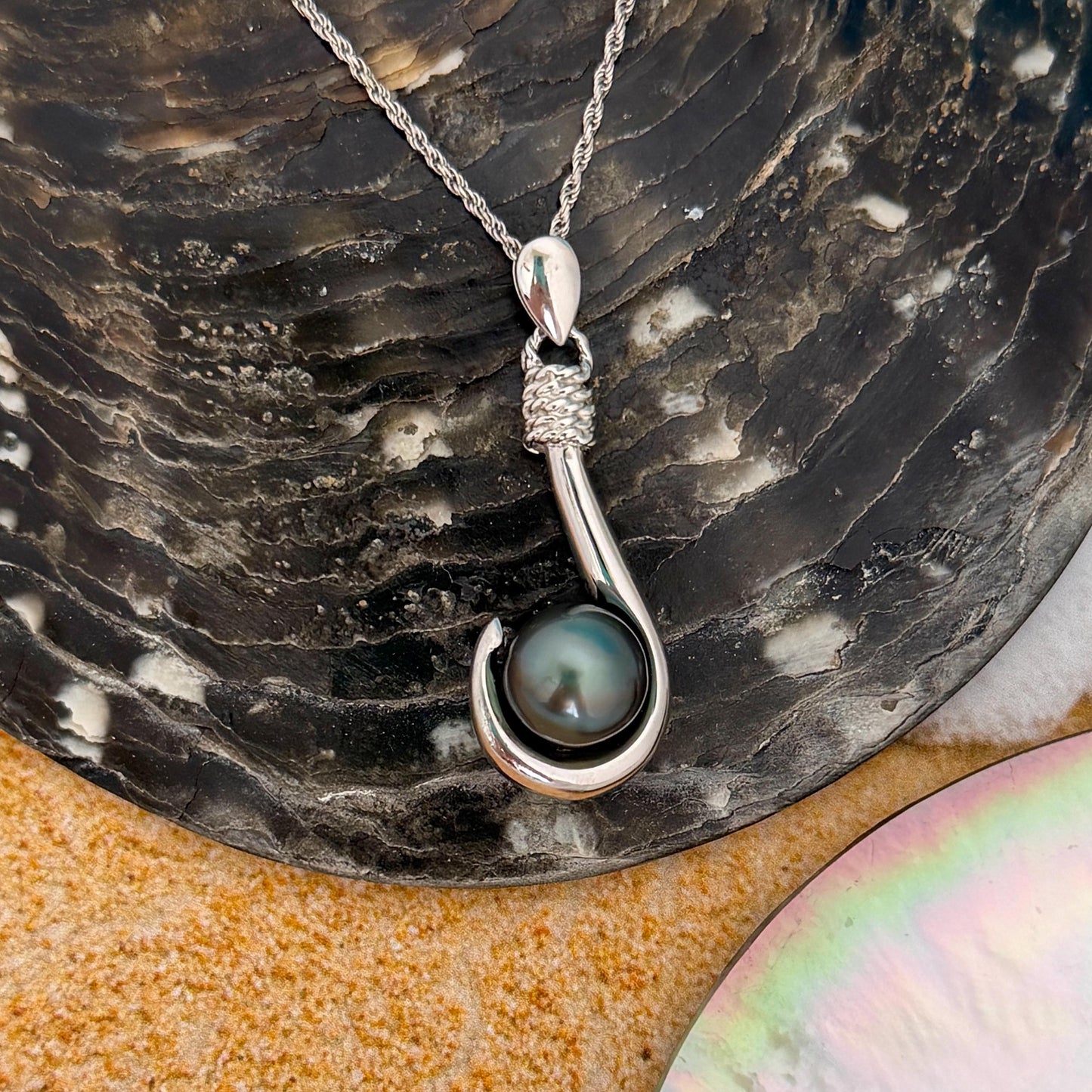 Fishhook Tahitian pearl necklace • Sterling silver pendant • Dark Blue color • Unisex