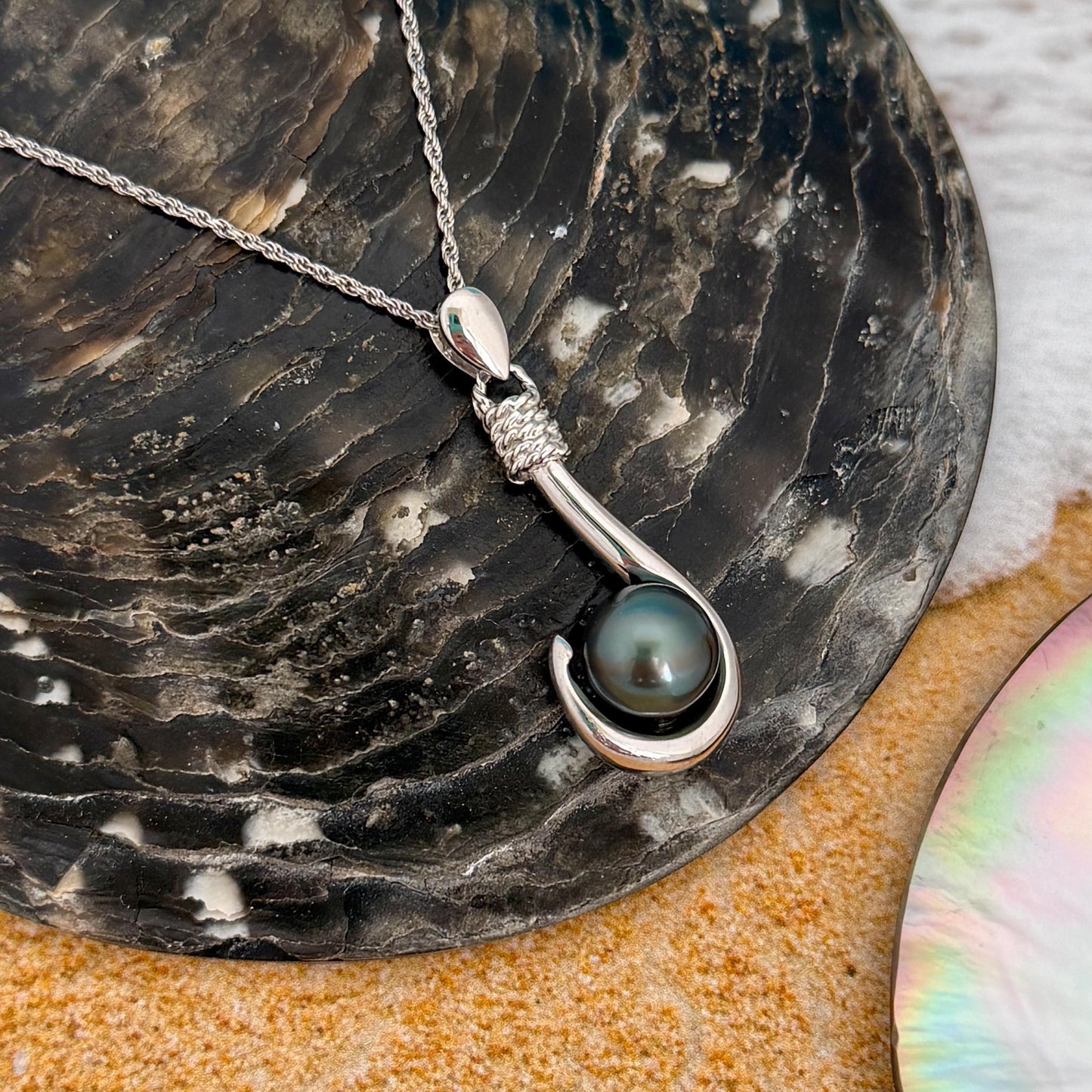 Fishhook Tahitian pearl necklace • Sterling silver pendant • Dark Blue color • Unisex