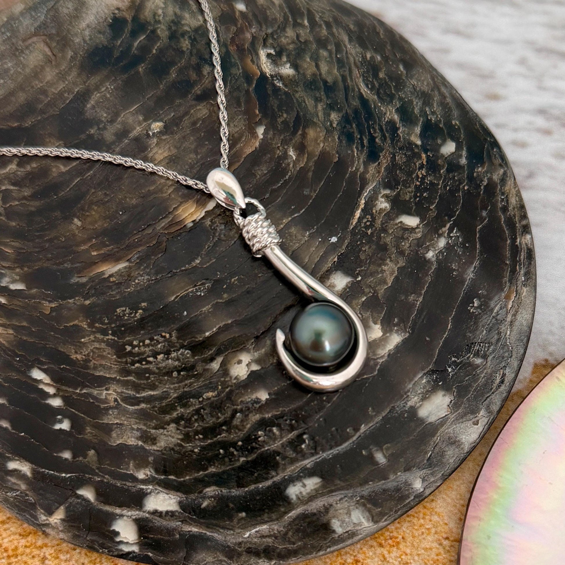 Fishhook Tahitian pearl necklace • Sterling silver pendant • Dark Blue color • Unisex