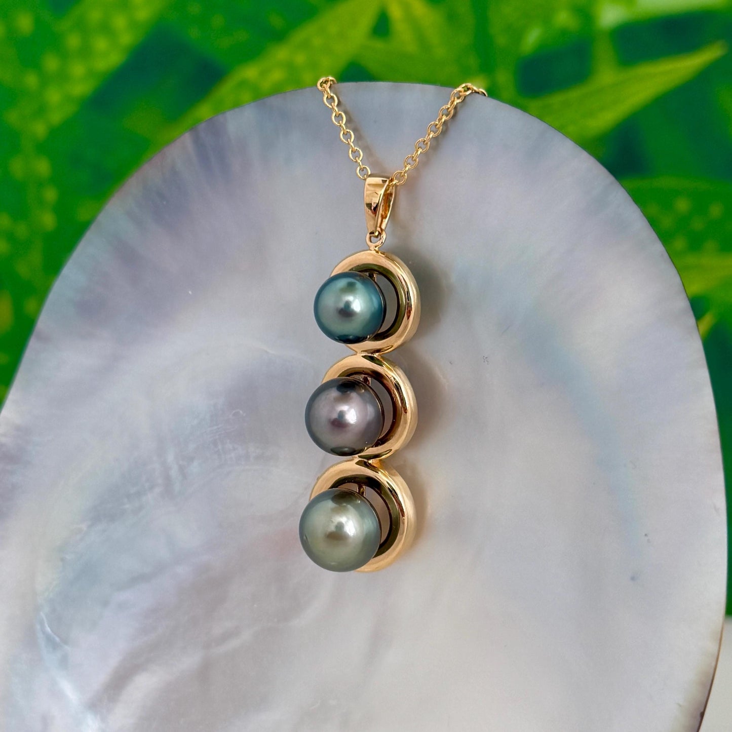 Rare Tahitian Pearl Necklace • Triple pearl jewelry in Gold plated • Peacock, Golden and Aubergine.