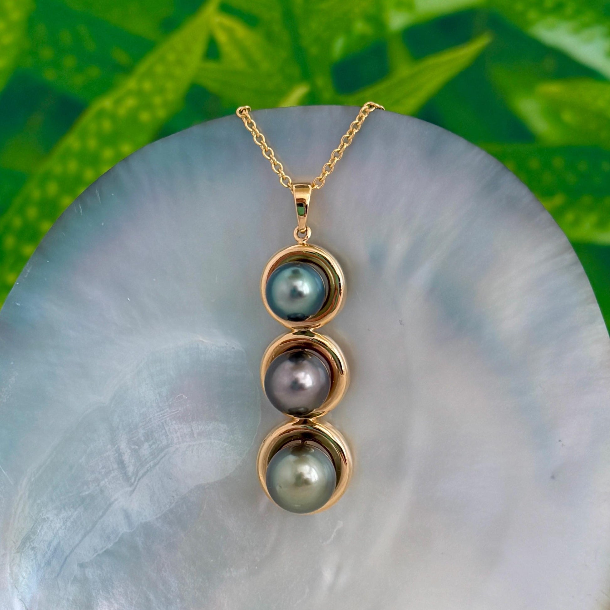 Rare Tahitian Pearl Necklace • Triple pearl jewelry in Gold plated • Peacock, Golden and Aubergine.