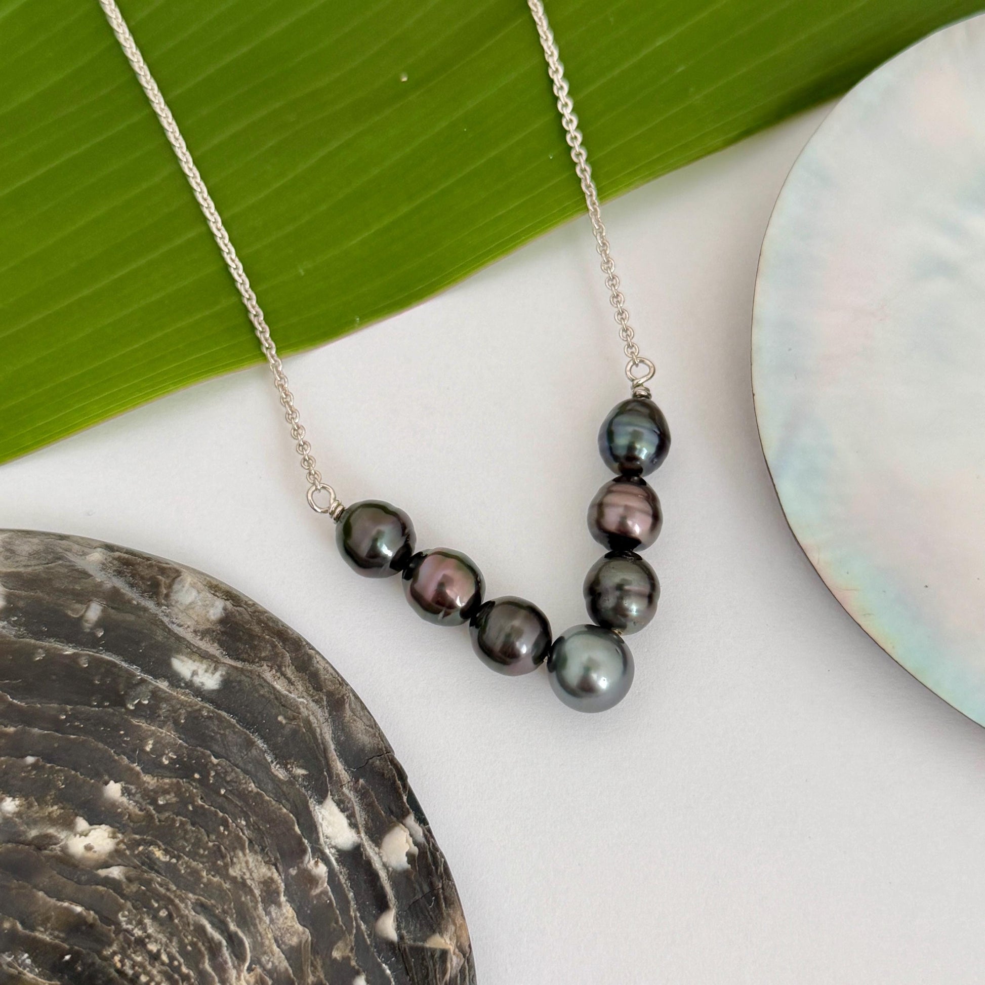Tahitian Pearl V necklace : Sterling silver jewelry