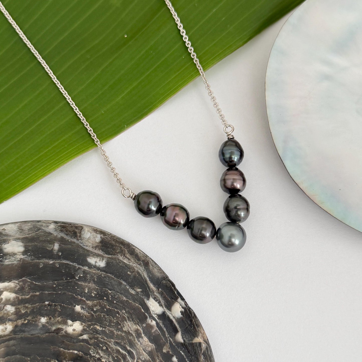 Tahitian Pearl V necklace : Sterling silver jewelry