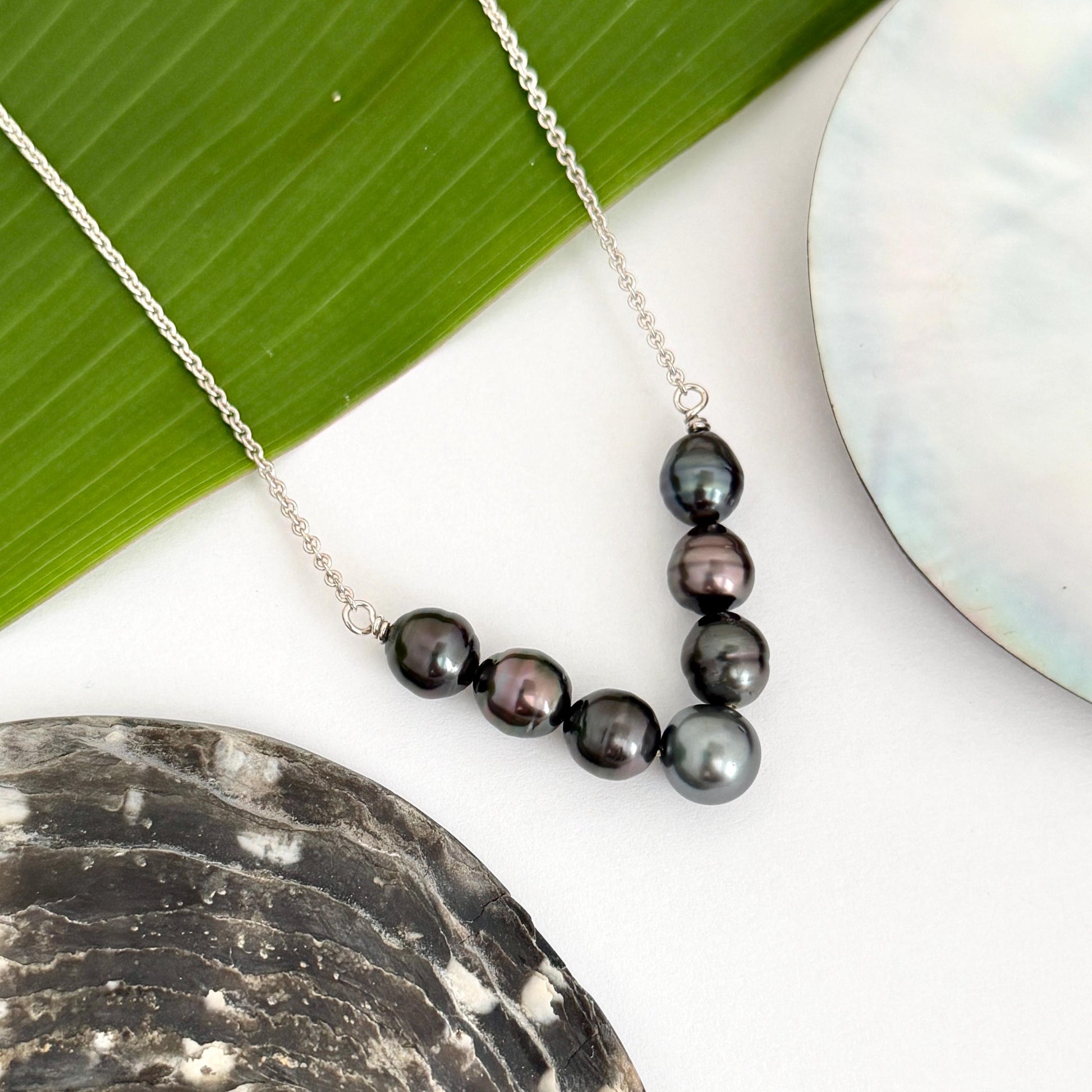 Tahitian Pearl V necklace : Sterling silver jewelry