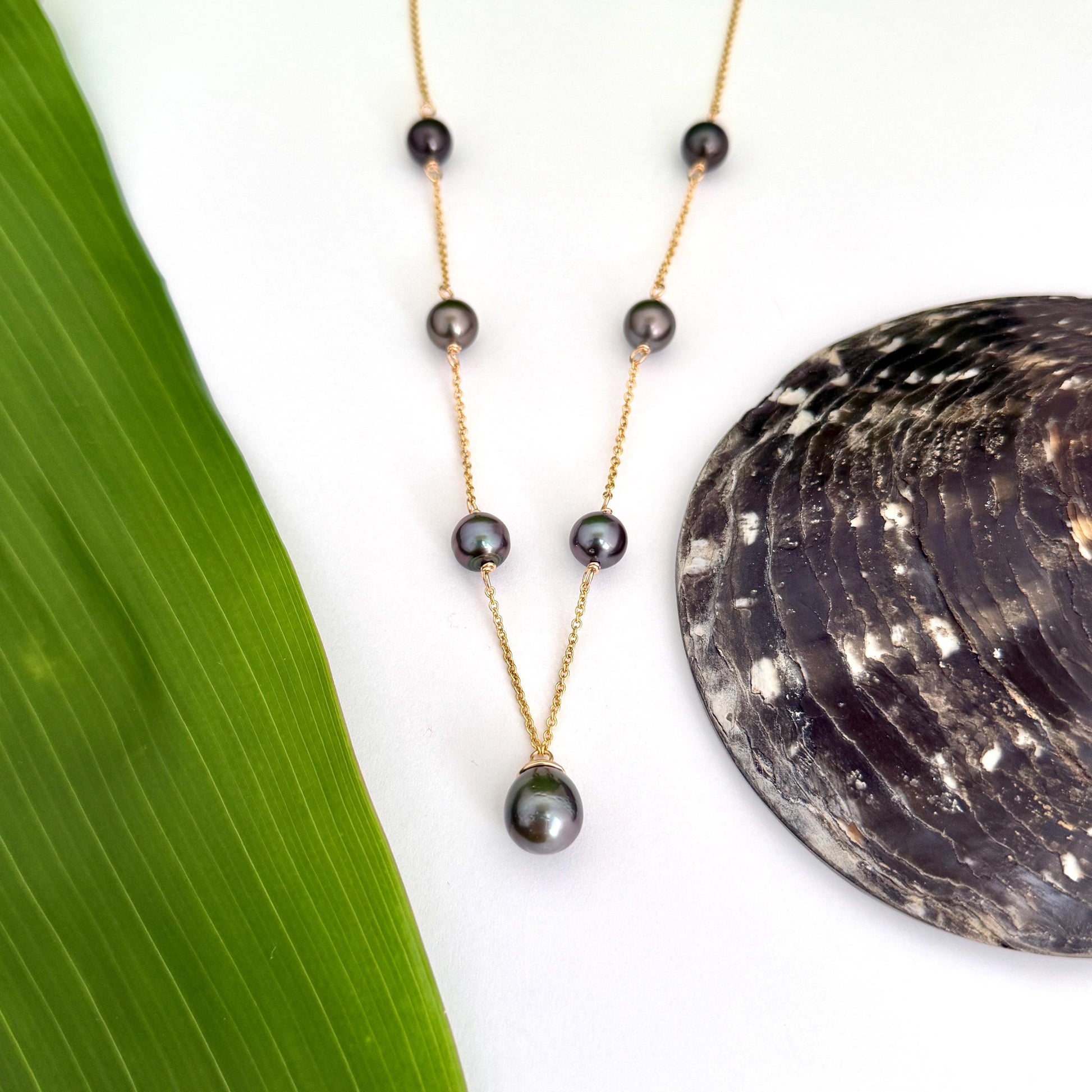 Tahitian pearl necklace • Linked pearls with drop pendant