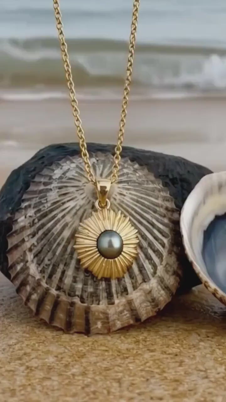 Opihi pendant with Tahitian Keshi pearl : 14k Gold vermeil