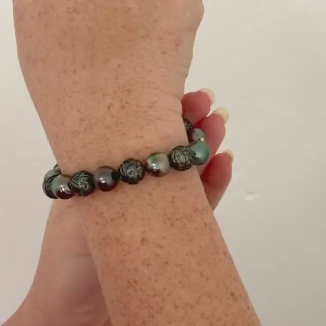 Tahitian Pearl Bracelet • Fully knotted Strand • Hand carved  • EXCEPTIONAL
