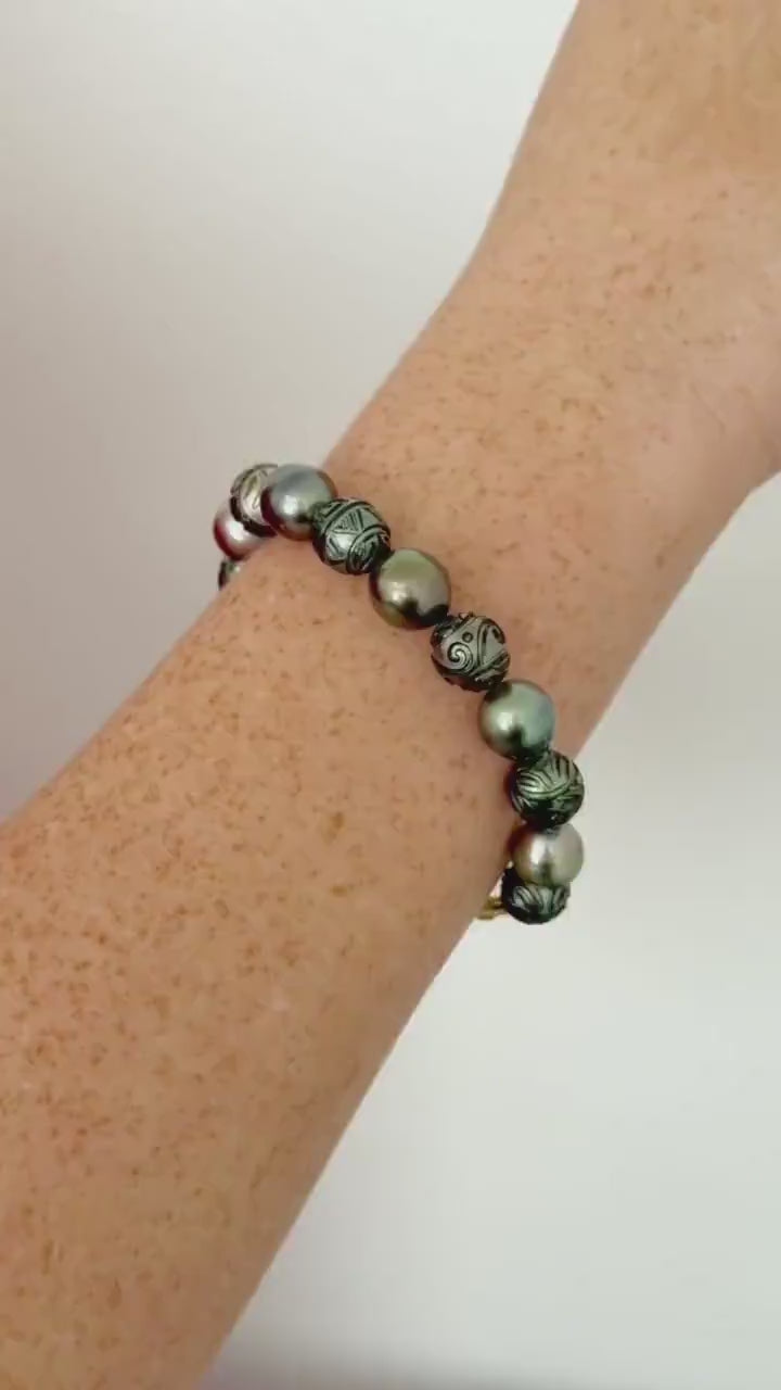 Tahitian Pearl Bracelet • Fully knotted Strand • Hand carved  • EXCEPTIONAL