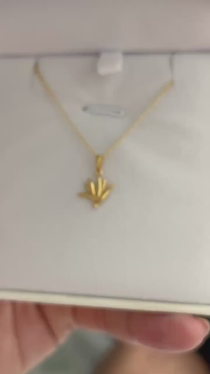 Bird of Paradise Necklace – Tropical Flower Pendant, Minimalist Hawaiian Jewelry, Elegant Gift