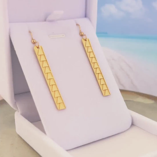 Hawaiian bar earrings • triangle design : Gold vermeil or Sterling silver